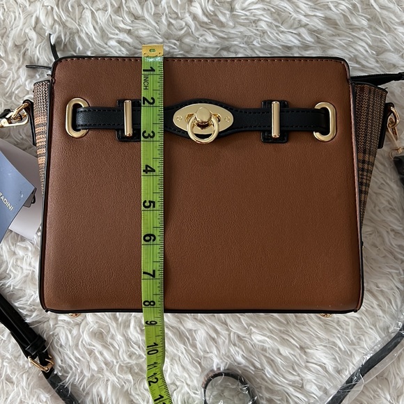 Adrienne Vittadini Wall Street Style Crossbody Purse - Picture 15 of 16